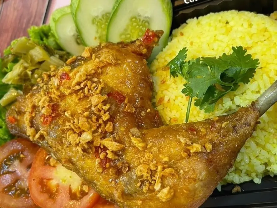Hình ảnh CƠM ĐÙI GÀ GÓC TƯ BƠ TỎI