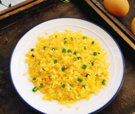 Hình ảnh Cơm chiên bò xào củ hành
