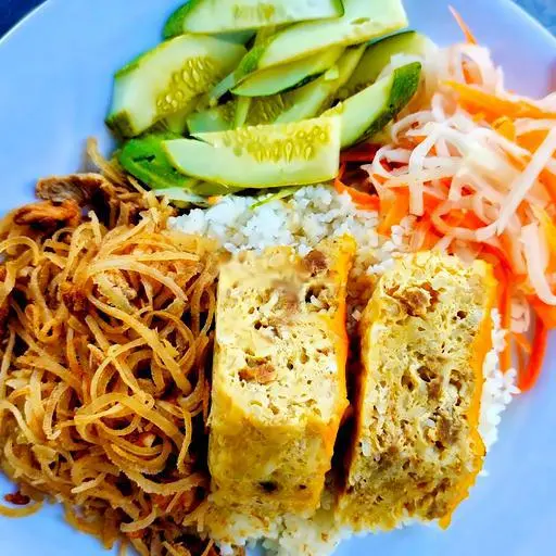 Hình ảnh Cơm BÌ CHẢ/ Steamed Broken Rice with Shredded Pork Skin and Pork Pie