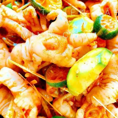 Hình ảnh Chân gà sốt thái rút xương