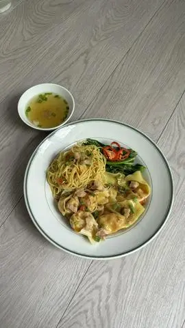 Hình ảnh Mì sủi cảo hoành thánh đặc biệt
