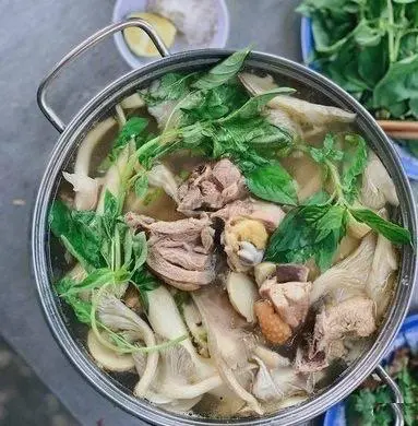 Hình ảnh Lẩu Gà Lá É Lớn