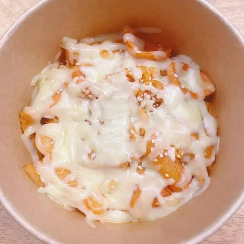 Hình ảnh Mì Tokbokki Phủ Phô Mai Sốt Cay Hàn Quốc (Bánh Gạo)