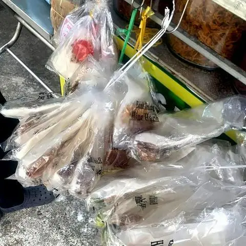 Hình ảnh Xâu bánh tráng bà gánh sate muối tôm xâu 13 gói nhỏ 