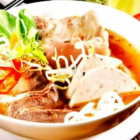 Hình ảnh Bún bò thịt chả