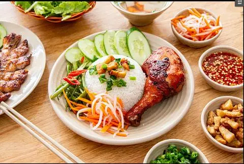 Hình ảnh Cơm tấm Đùi Gà + Bì