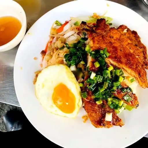 Hình ảnh Cơm SƯỜN BÌ - TRỨNG/ Steamed Broken Rice with Grilled Pork Chop and Shredded Pork Skin - Fried Egg