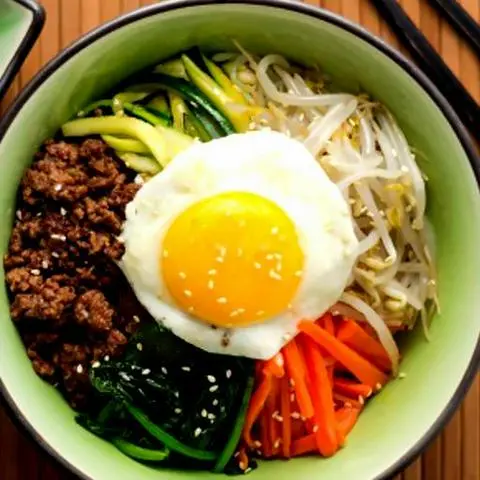 Hình ảnh 비빔밥 . Cơm trộn thịt bò +món ăn phụ