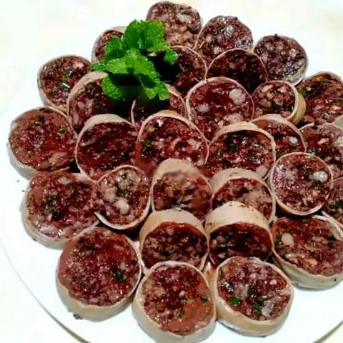 Hình ảnh Đĩa dồi huyết luộc