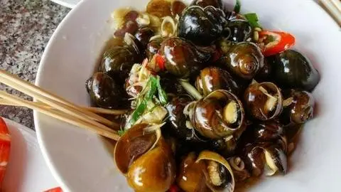 Hình ảnh Ốc Bươu Xào Xả Ớt