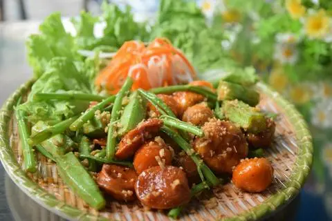 Hình ảnh viên chiên xốt mắm tỏi 