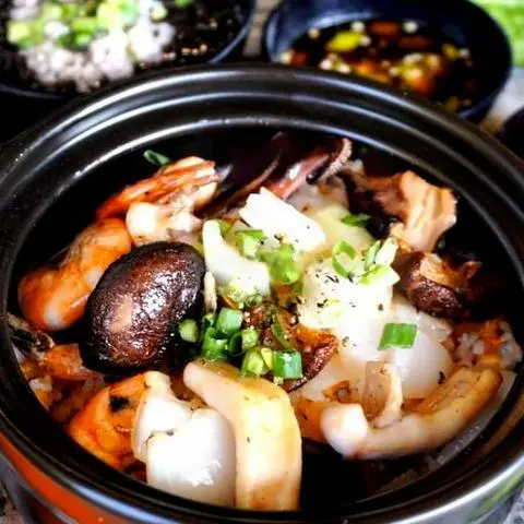 Hình ảnh Cơm thố hải sản