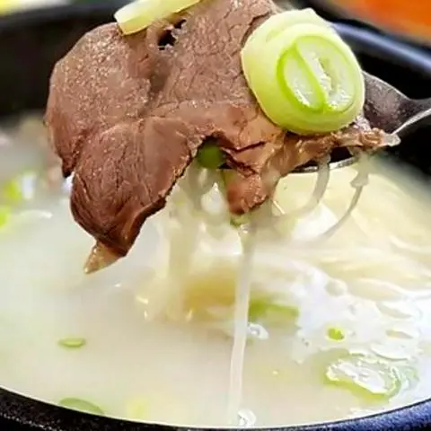 Hình ảnh 설렁탕 . Súp bò hầm+cơm +món ăn phụ