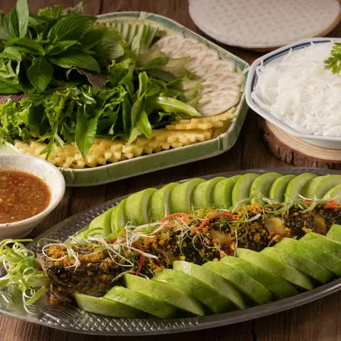 Hình ảnh Cá Lóc Hấp Bầu Cuốn Rau Rừng
