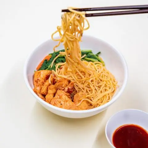 Hình ảnh Mì gà xào tứ xuyên