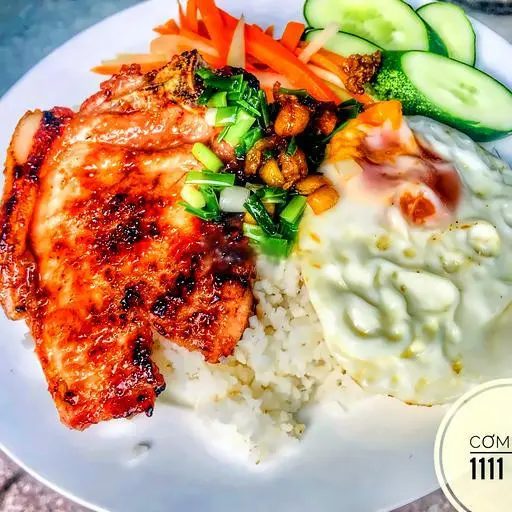 Hình ảnh Cơm SƯỜN TRỨNG/ Steamed Broken Rice with Grilled Pork Chop and Fried Egg
