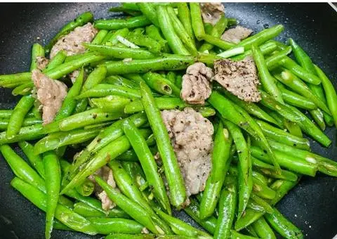 Hình ảnh Cơm thịt bò xào đậu que 