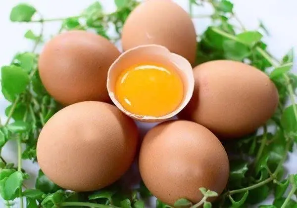 Hình ảnh Trứng gà thêm