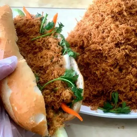 Hình ảnh Bánh Mì Chà Bông Pate Chay