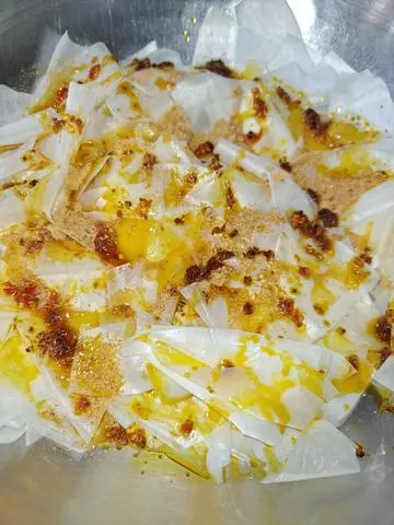 Hình ảnh Bánh tráng dẻo Phơi Sương satế - tỏi phi
