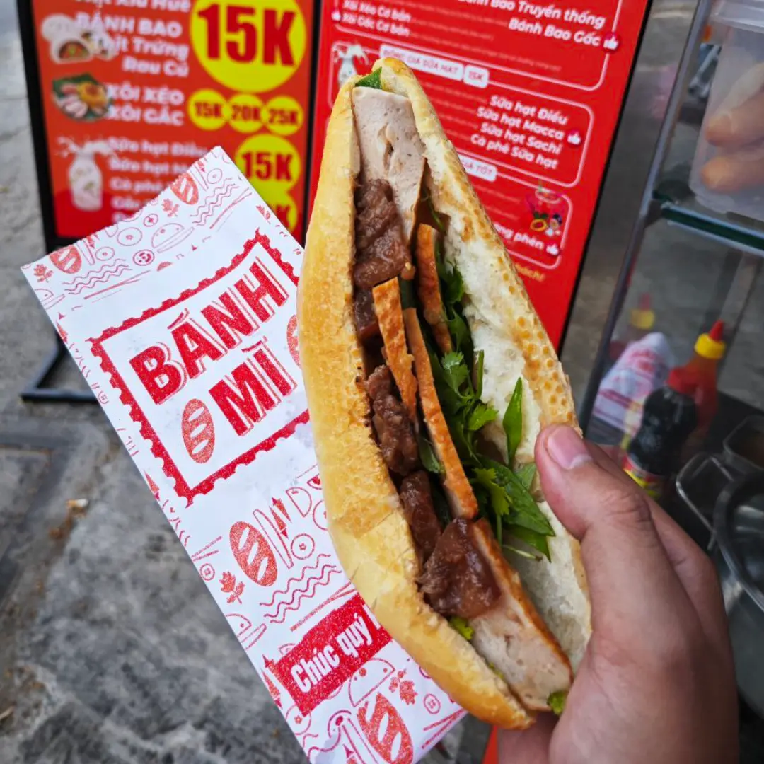 Hình ảnh Bánh mì Thịt Chả Đặc biệt
