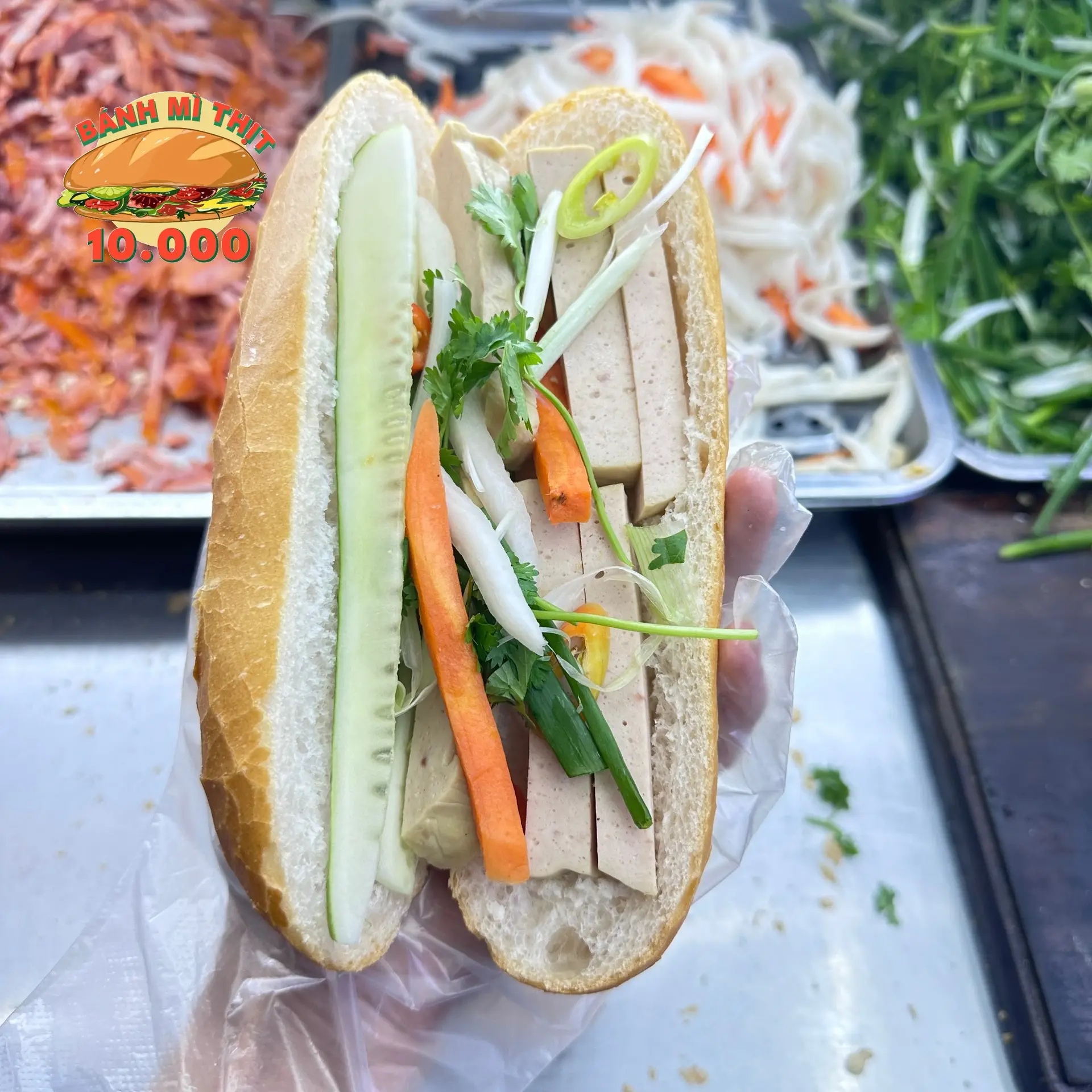 Hình ảnh Bánh mì chả lụa đặc biệt