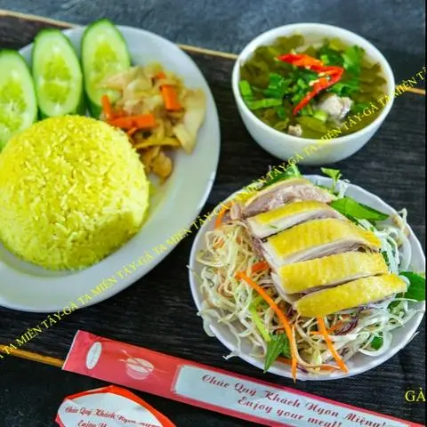 Hình ảnh Cơm gà chặt