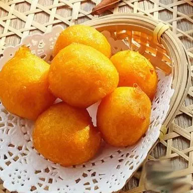 Hình ảnh Bánh khoai lang chiên phồng - 6 cái
