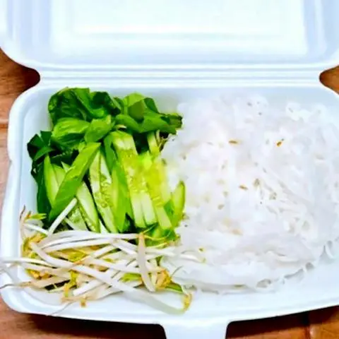 Hình ảnh Bún và rau thêm