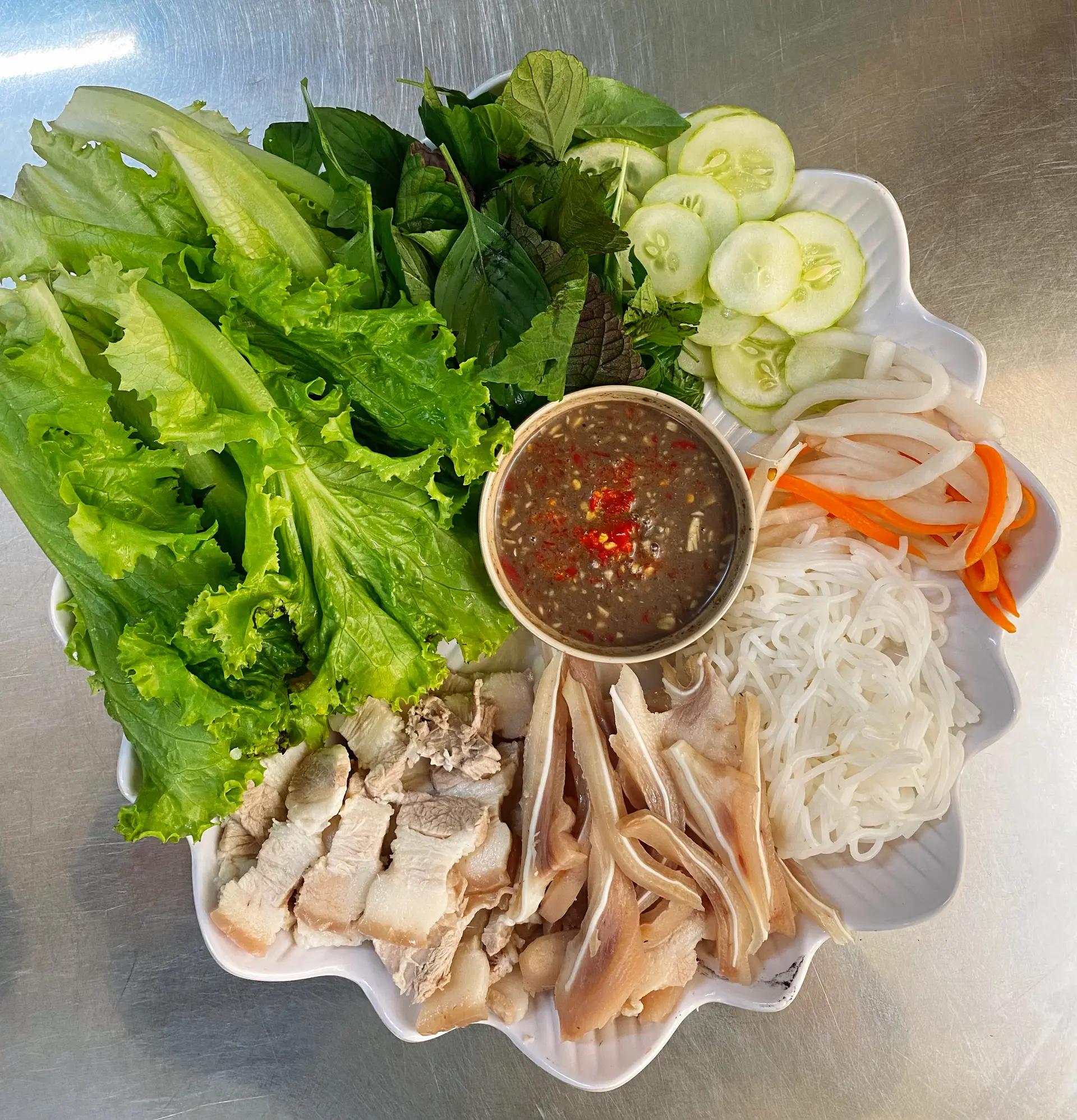 Hình ảnh 1 phần thịt luộc - 1 phần tai heo mắm nêm ( Bán Chạy )
