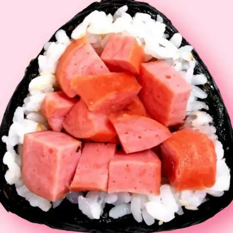 Hình ảnh Onigiri xúc xích xông khói