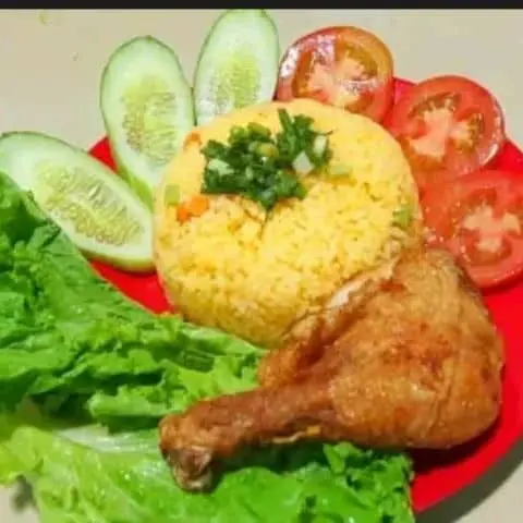 Hình ảnh Cơm Gà Xối Mỡ + Trứng Chiên