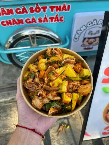 Hình ảnh Chân gà mix tá lả sốt thái 