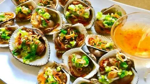 Hình ảnh Sò lông nướng mỡ hành
