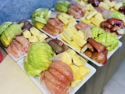 Hình ảnh Khay Hoa Quả Cắt Sẵn Theo Mùa 5 Món 