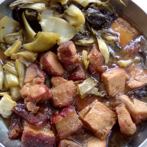 Hình ảnh Heo quay kho cải chua