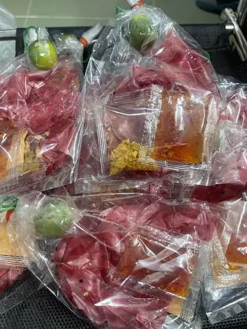 Hình ảnh Bánh tráng sợi thanh long đặc biệt