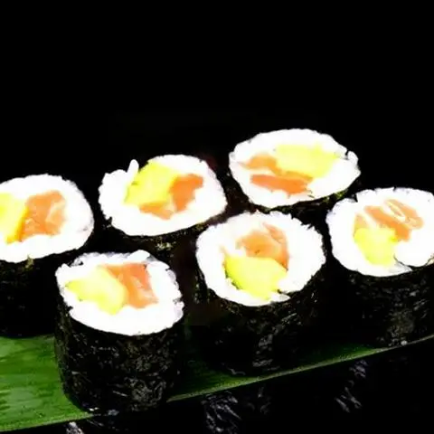 Hình ảnh Sushi Cá Hồi Bơ M6 - Salmon Avocado Maki