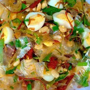 Hình ảnh Bánh tráng trộn trứng cút