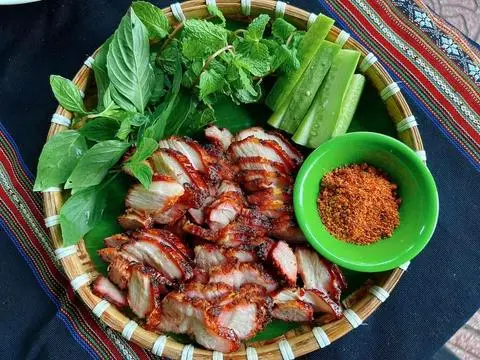 Hình ảnh Ba rọi xông vị
