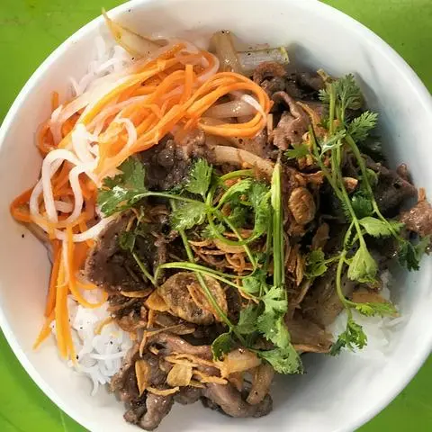 Hình ảnh Bún thịt bò xào hành tây