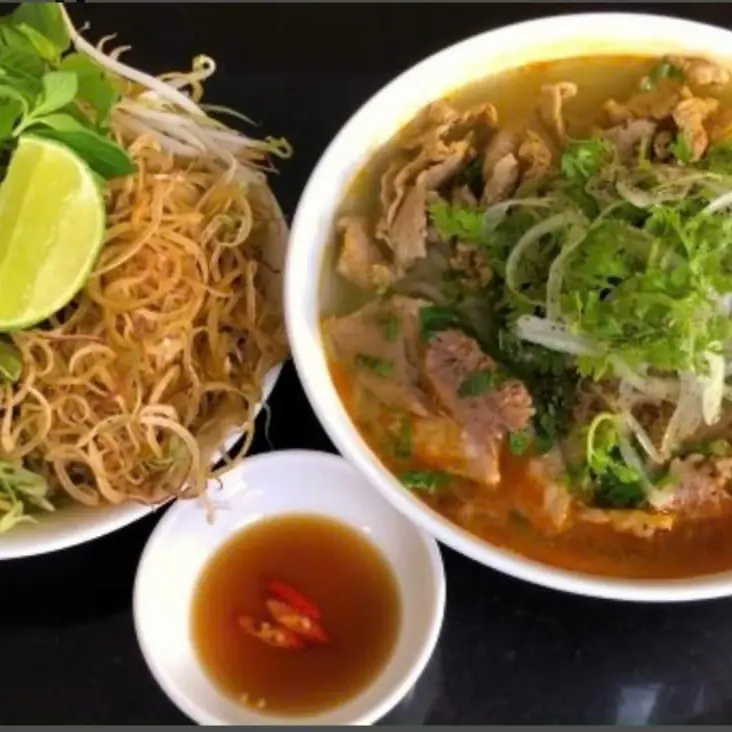 Hình ảnh Bún bò Huế tái gân