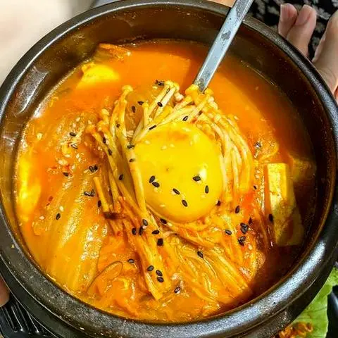 Hình ảnh Canh kim chi bò