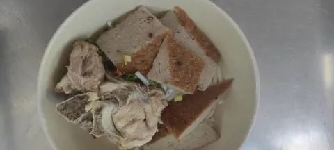 Hình ảnh bún chả cá, xương heo ( sợi bún nhỏ )