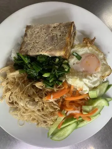 Hình ảnh Cơm Tấm Bì Chả Cua Ốp La