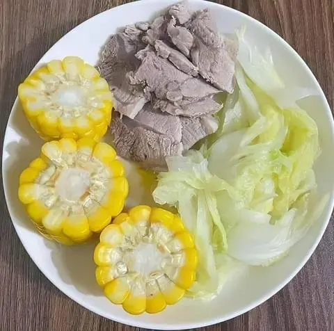 Hình ảnh Thịt heo luộc - bắp - cải thảo