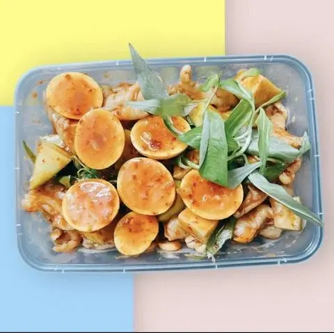 Hình ảnh Chân gà mix trứng gà non sốt thái (size lớn)