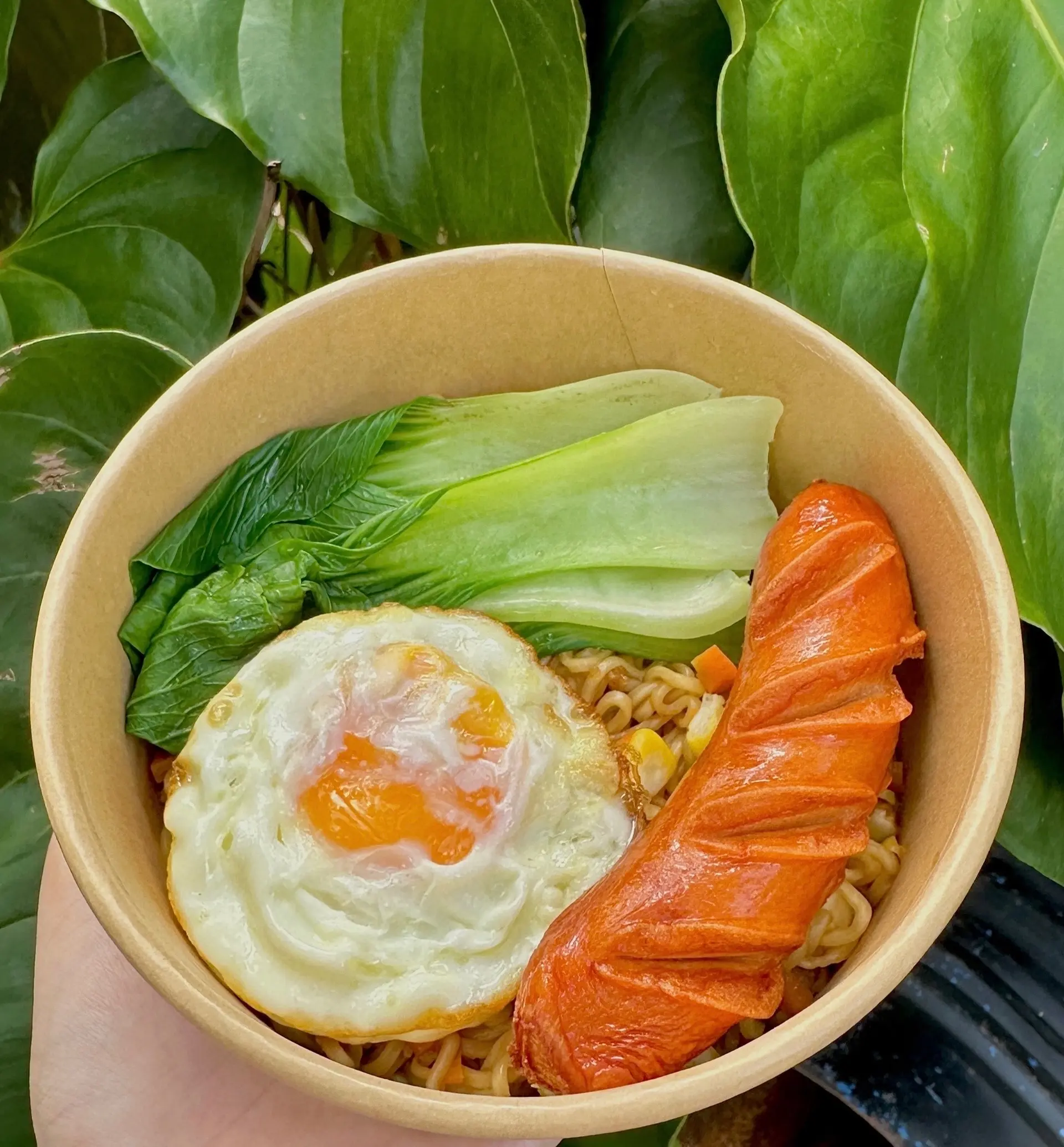 Hình ảnh Mì trộn trứng xúc xích