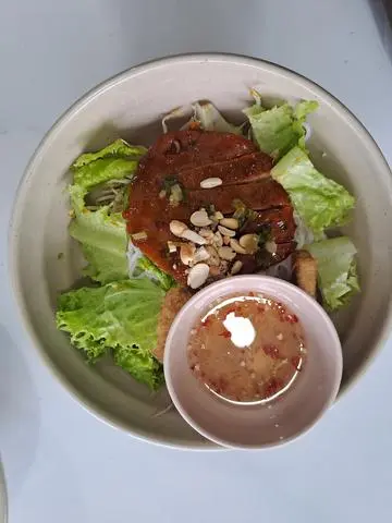 Hình ảnh Bún thịt nướng chay