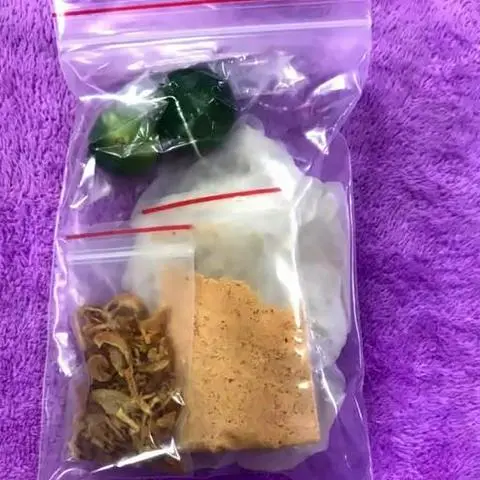 Hình ảnh Bánh tráng muối nhuyễn hành phi